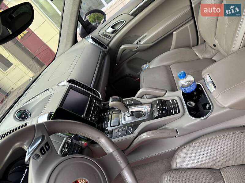 Позашляховик / Кросовер Porsche Cayenne 2010 в Києві