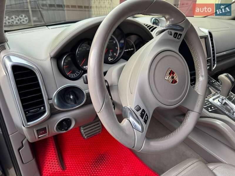 Позашляховик / Кросовер Porsche Cayenne 2010 в Києві