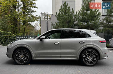 Внедорожник / Кроссовер Porsche Cayenne 2022 в 