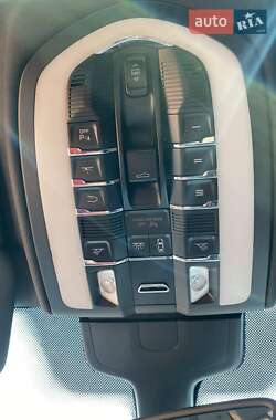 Внедорожник / Кроссовер Porsche Cayenne 2013 в 