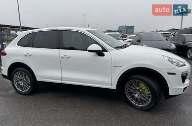 Внедорожник / Кроссовер Porsche Cayenne 2015 в 