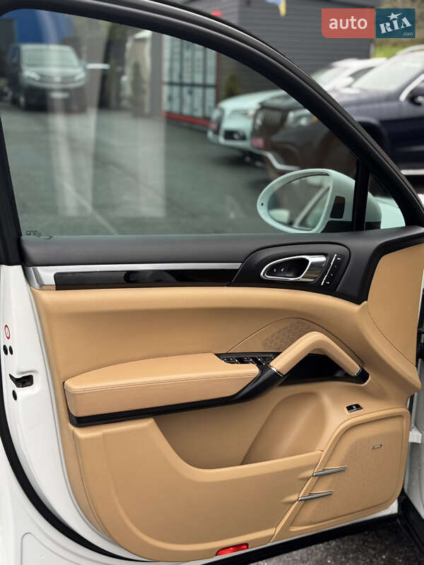 Внедорожник / Кроссовер Porsche Cayenne 2015 в Львове