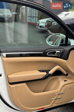 Внедорожник / Кроссовер Porsche Cayenne 2015 в 