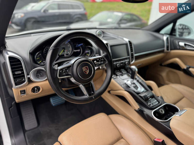 Внедорожник / Кроссовер Porsche Cayenne 2015 в Львове