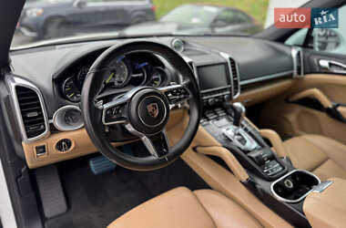 Внедорожник / Кроссовер Porsche Cayenne 2015 в 
