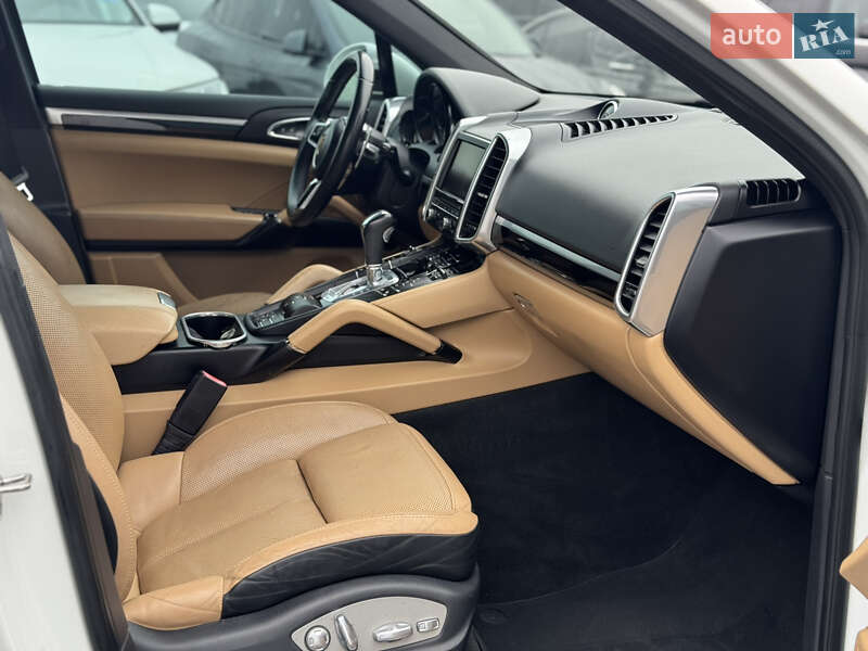 Внедорожник / Кроссовер Porsche Cayenne 2015 в Львове