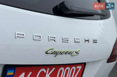 Внедорожник / Кроссовер Porsche Cayenne 2015 в 