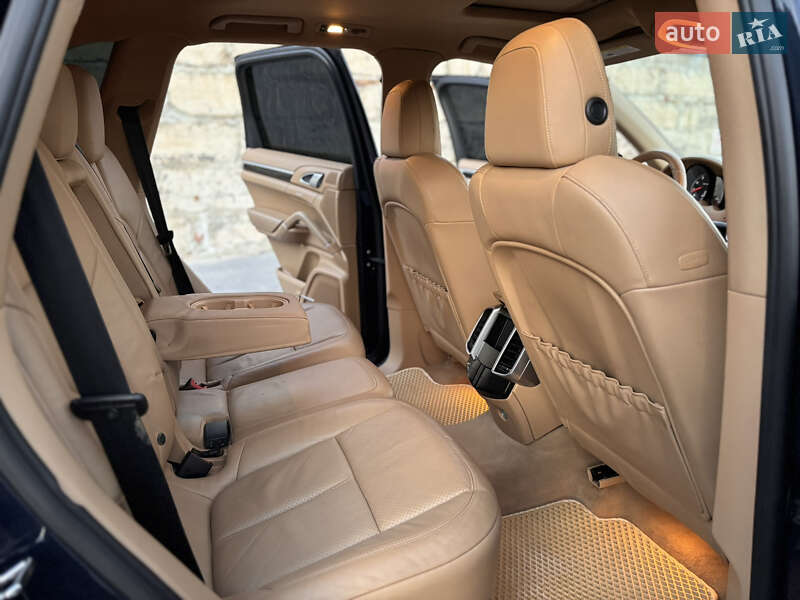 Внедорожник / Кроссовер Porsche Cayenne 2011 в Тернополе