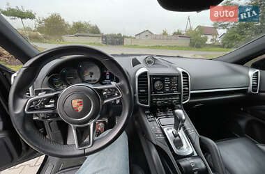 Позашляховик / Кросовер Porsche Cayenne 2015 в 