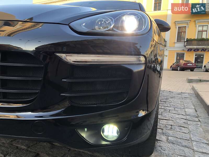 Позашляховик / Кросовер Porsche Cayenne 2015 в Одесі