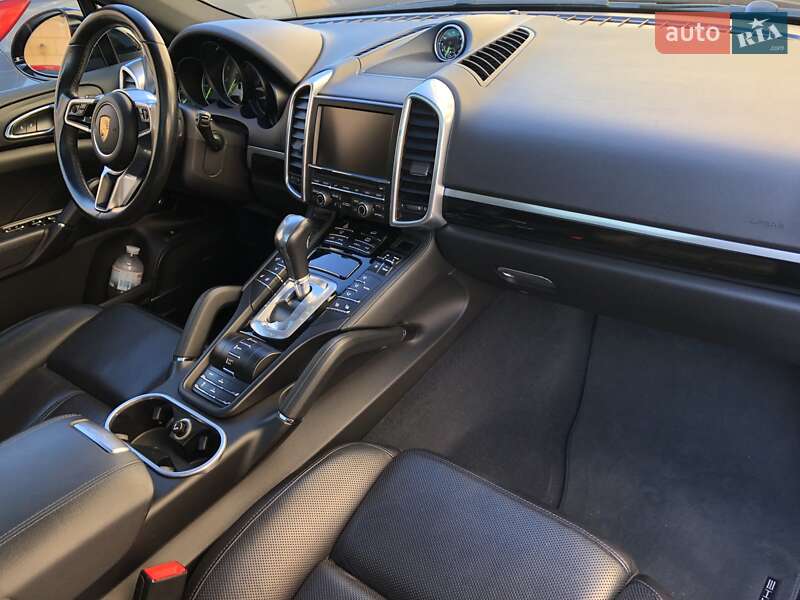Позашляховик / Кросовер Porsche Cayenne 2015 в Одесі