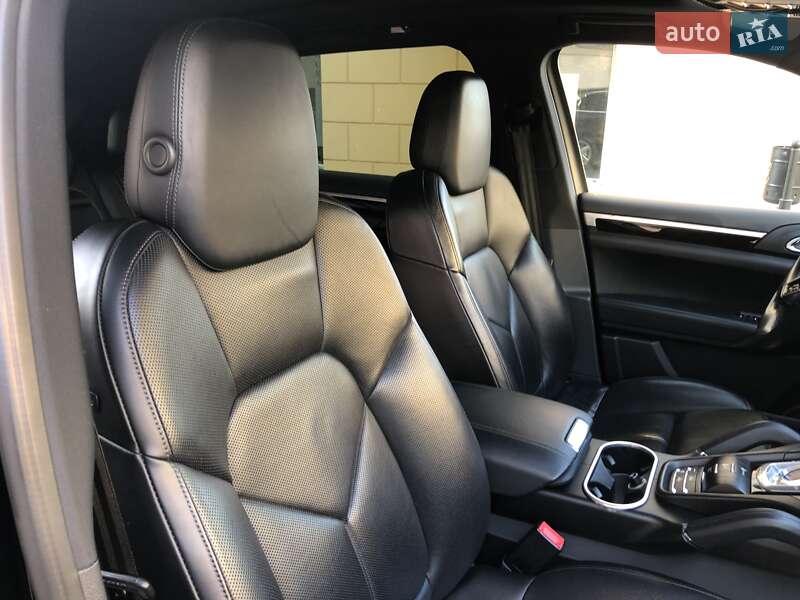 Позашляховик / Кросовер Porsche Cayenne 2015 в Одесі
