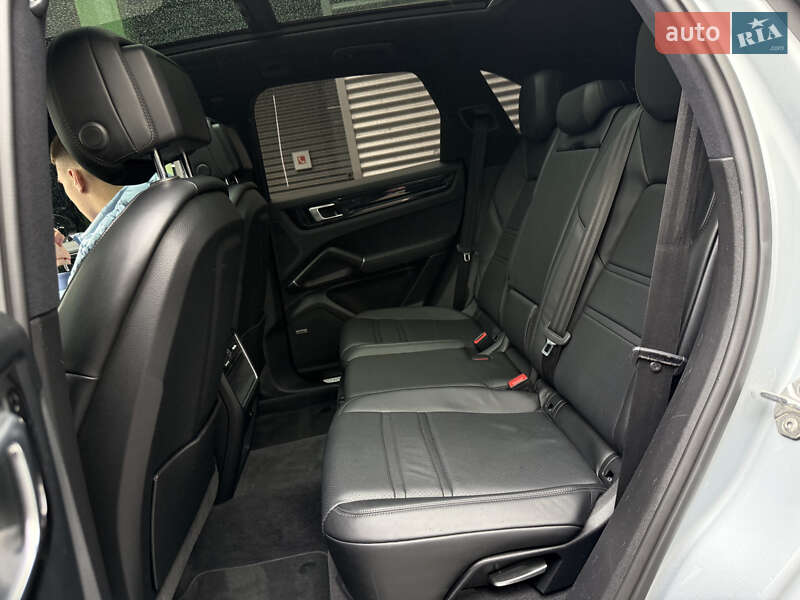 Внедорожник / Кроссовер Porsche Cayenne 2019 в Киеве