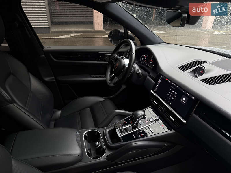 Внедорожник / Кроссовер Porsche Cayenne 2019 в Киеве