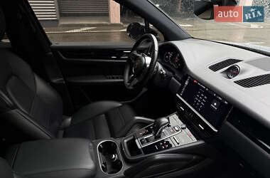 Позашляховик / Кросовер Porsche Cayenne 2019 в 
