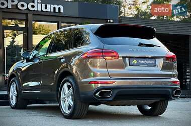 Позашляховик / Кросовер Porsche Cayenne 2016 в 