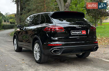 Внедорожник / Кроссовер Porsche Cayenne 2017 в 