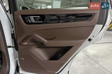 Внедорожник / Кроссовер Porsche Cayenne 2019 в 