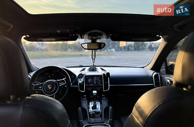 Внедорожник / Кроссовер Porsche Cayenne 2014 в 