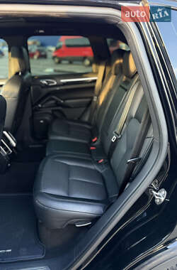 Внедорожник / Кроссовер Porsche Cayenne 2014 в 