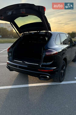 Внедорожник / Кроссовер Porsche Cayenne 2014 в 