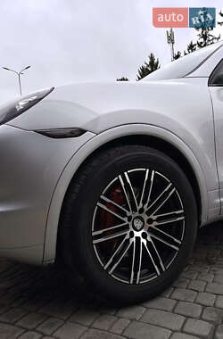 Позашляховик / Кросовер Porsche Cayenne 2012 в 