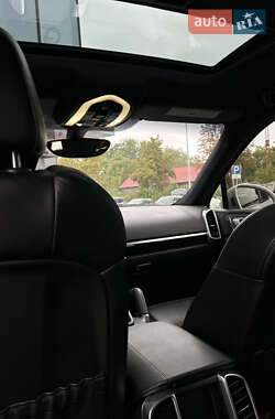 Позашляховик / Кросовер Porsche Cayenne 2012 в 
