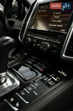 Позашляховик / Кросовер Porsche Cayenne 2012 в 
