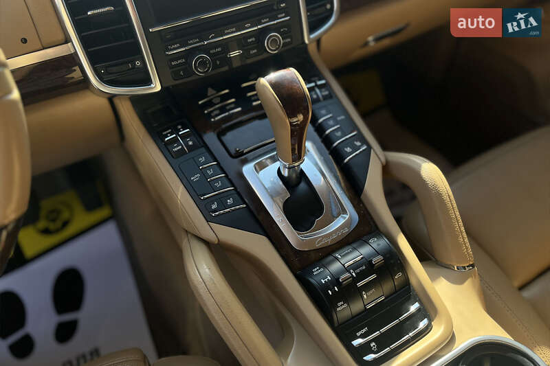 Позашляховик / Кросовер Porsche Cayenne 2013 в Мукачевому