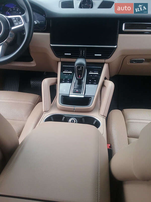 Внедорожник / Кроссовер Porsche Cayenne 2019 в Ровно