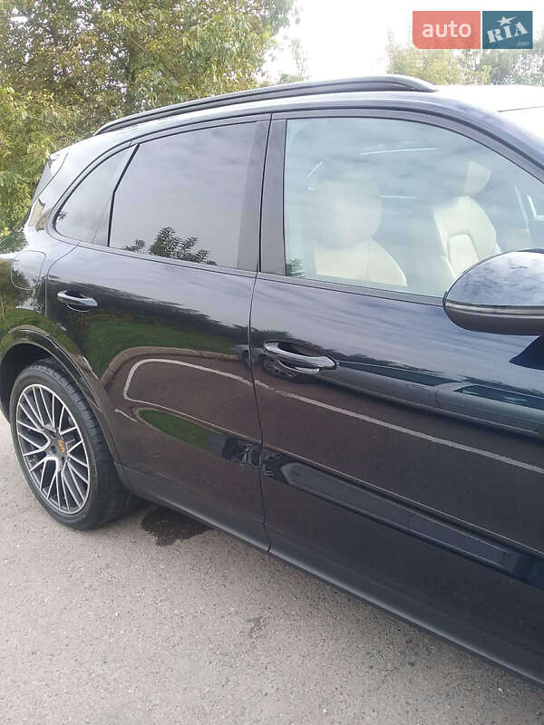 Внедорожник / Кроссовер Porsche Cayenne 2019 в Ровно
