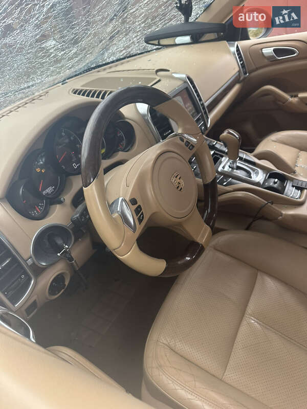 Внедорожник / Кроссовер Porsche Cayenne 2012 в Запорожье