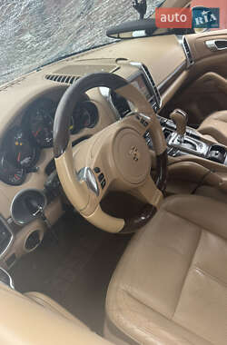 Позашляховик / Кросовер Porsche Cayenne 2012 в 