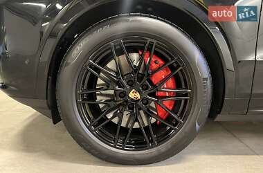 Внедорожник / Кроссовер Porsche Cayenne 2023 в 