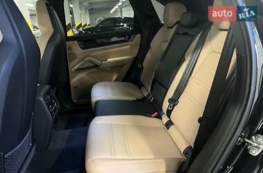 Внедорожник / Кроссовер Porsche Cayenne 2023 в 
