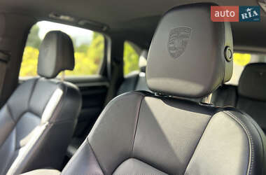Внедорожник / Кроссовер Porsche Cayenne 2014 в 