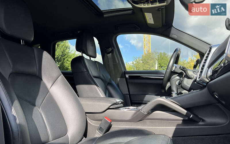 Позашляховик / Кросовер Porsche Cayenne 2014 в Львові