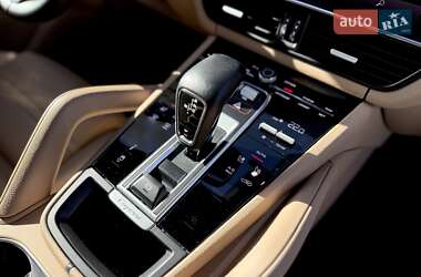 Позашляховик / Кросовер Porsche Cayenne 2022 в 