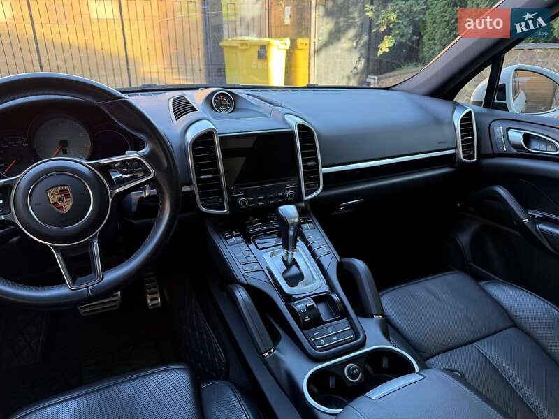 Внедорожник / Кроссовер Porsche Cayenne 2017 в Киеве фото 23 Внедорожник / Кроссовер Porsche Cayenne 2017 в Киеве