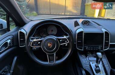 Позашляховик / Кросовер Porsche Cayenne 2017 в 