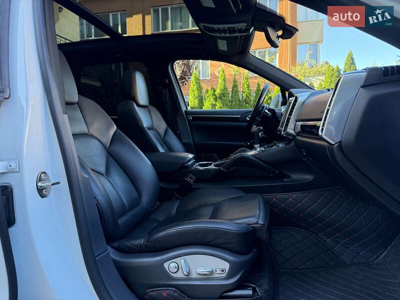 Внедорожник / Кроссовер Porsche Cayenne 2017 в Киеве фото 35 Внедорожник / Кроссовер Porsche Cayenne 2017 в Киеве