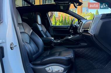 Позашляховик / Кросовер Porsche Cayenne 2017 в 