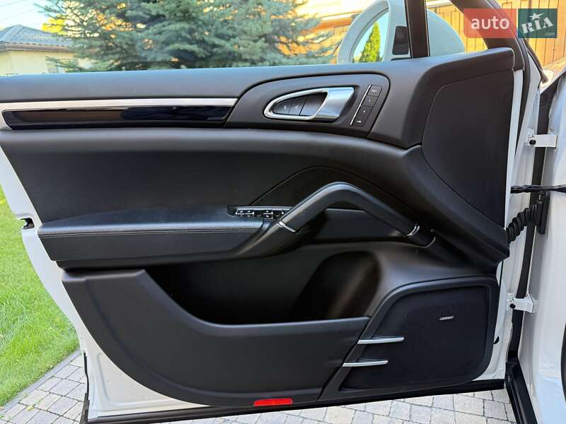 Внедорожник / Кроссовер Porsche Cayenne 2017 в Киеве фото 37 Внедорожник / Кроссовер Porsche Cayenne 2017 в Киеве