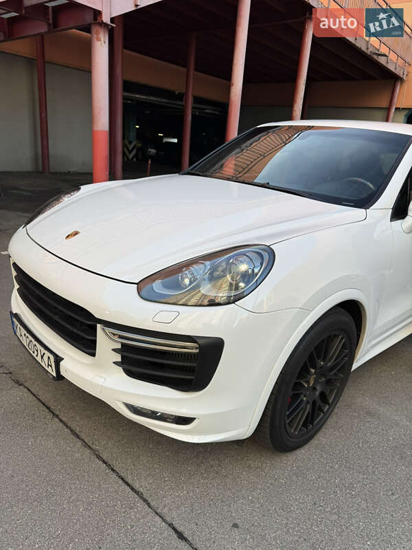 Внедорожник / Кроссовер Porsche Cayenne 2016 в 