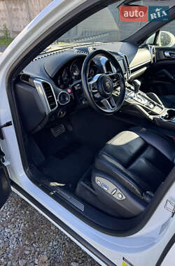Позашляховик / Кросовер Porsche Cayenne 2015 в  фото 8 Позашляховик / Кросовер Porsche Cayenne 2015 в