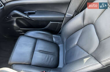 Позашляховик / Кросовер Porsche Cayenne 2015 в  фото 12 Позашляховик / Кросовер Porsche Cayenne 2015 в