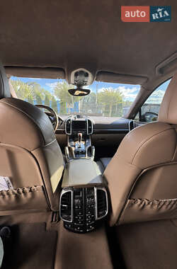 Позашляховик / Кросовер Porsche Cayenne 2012 в 