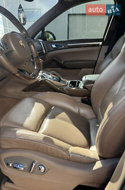 Позашляховик / Кросовер Porsche Cayenne 2012 в 
