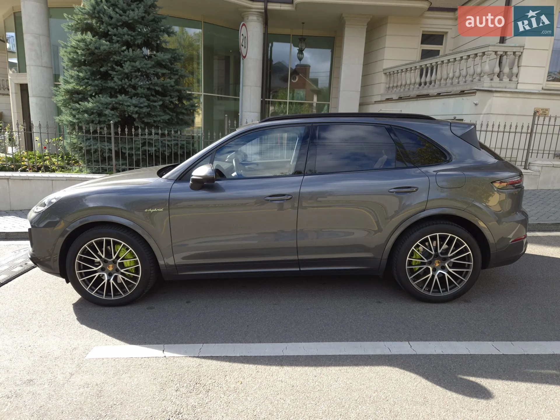 2019 Porsche Cayenne - мініатюра 9