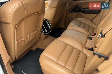Позашляховик / Кросовер Porsche Cayenne 2013 в  фото 33 Позашляховик / Кросовер Porsche Cayenne 2013 в